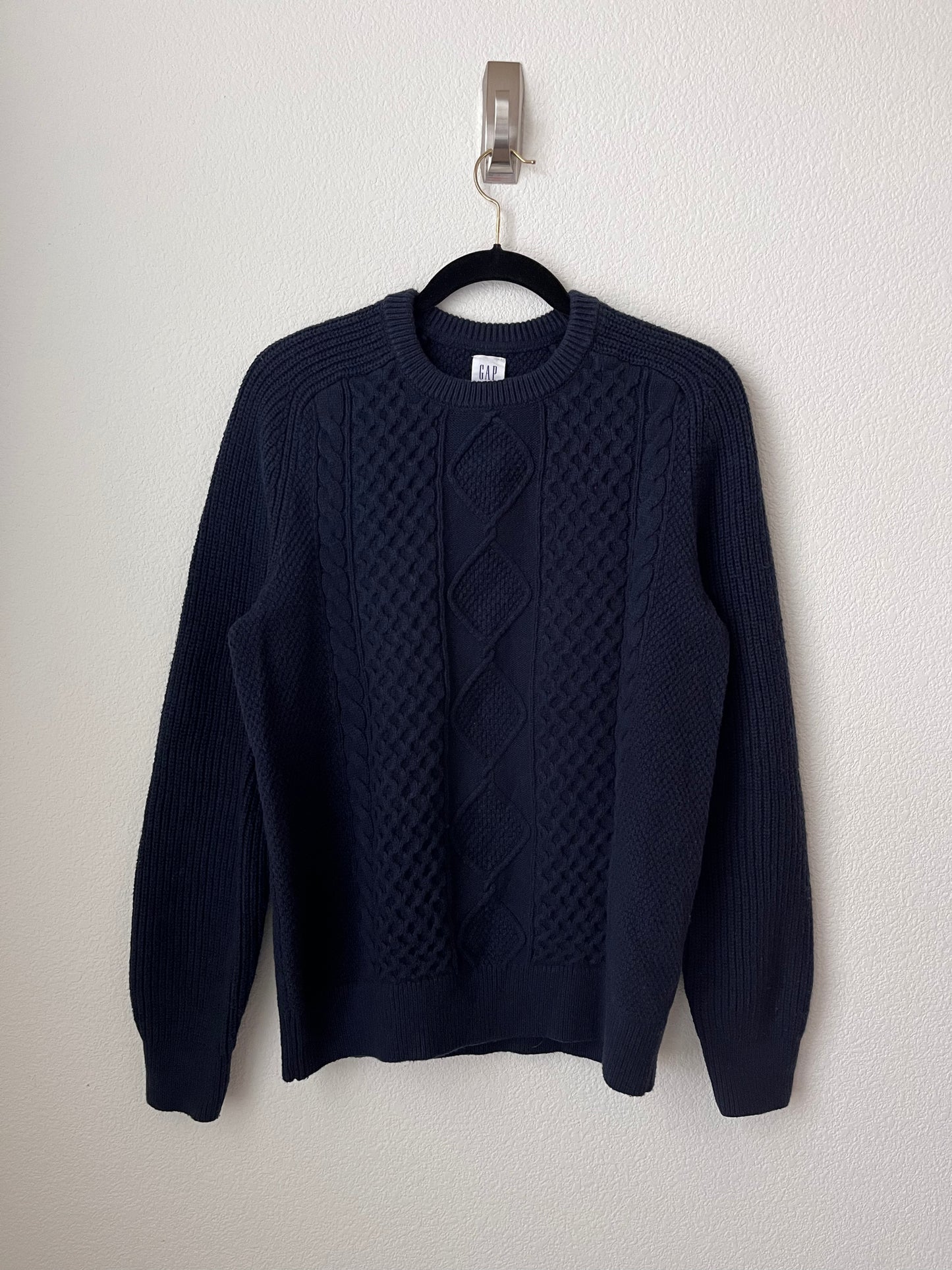 GAP cable knit sweater (M)